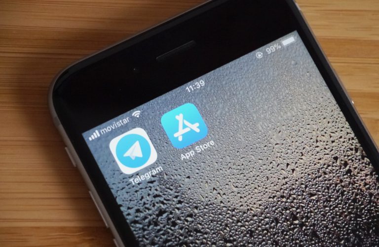 Telegram apps fall foul of iOS App Store content rules