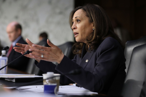 Sen. Harris puts Zuckerberg between a rock and a hard place for not disclosing data misuse