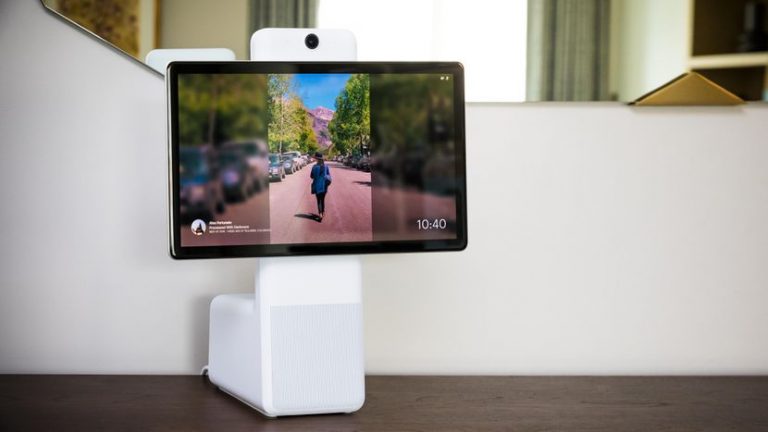 Facebook Portal brings Alexa and Messenger video chats to one device