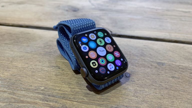 Fitbit Versa vs Apple Watch 4: two of the greatest smartwatches clash
