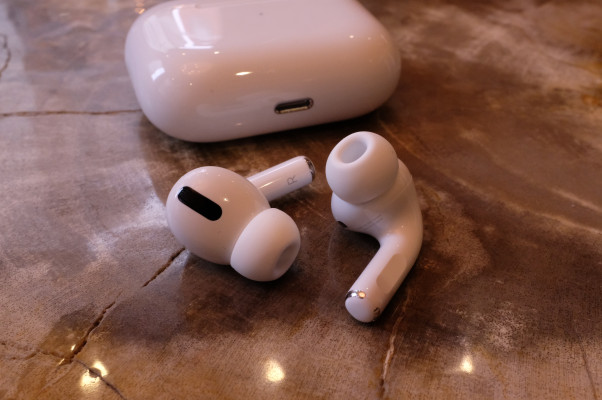 Apple’s AirPods Pro set a pricey new standard for earbuds – TechSwitch