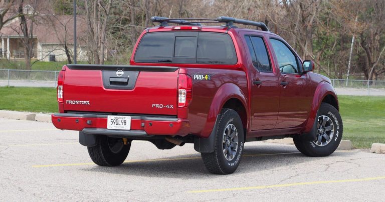2020 Nissan Frontier review: Past meets future
