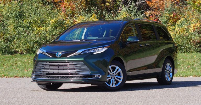2021 Toyota Sienna first drive review: Minivan versatility, economy-car efficiency