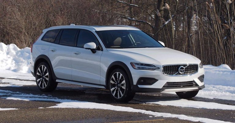 2021 Volvo V60 Cross Country is an automotive chef’s kiss