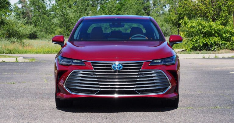 2021 Toyota Avalon Hybrid sips fuel and soothes nerves