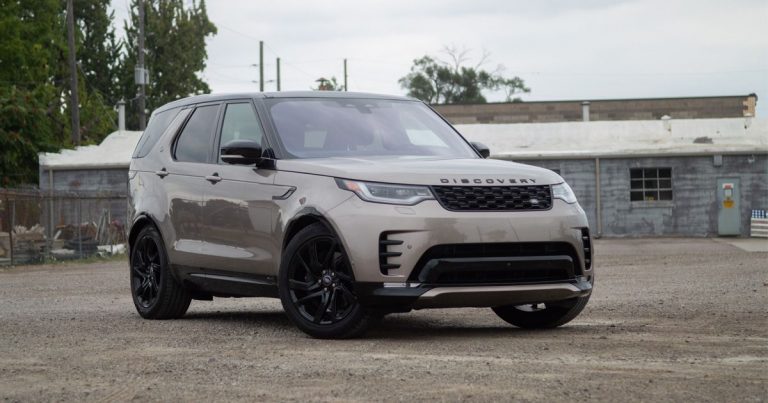 2021 Land Rover Discovery offers a little bit of everything