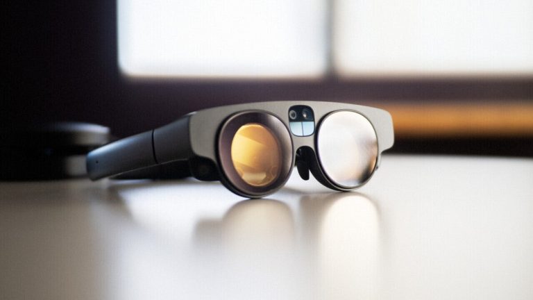 Enterprise AR will be dominated by Apple and Magic Leap