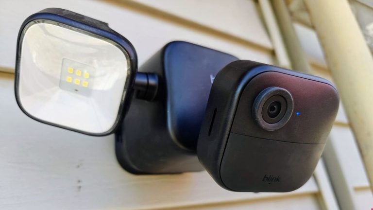 Blink Outdoor 4 Floodlight Camera review: Good but not great unless you pay